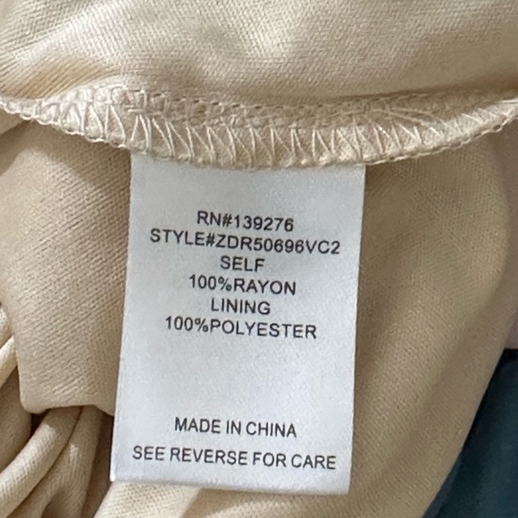 DR 2 sz med dress sheer overlay with a full lining  Very pretty floral - Picture 11 of 12